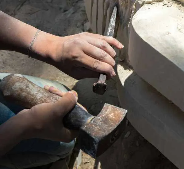 Lavorazioni in legno, pietra e metallo