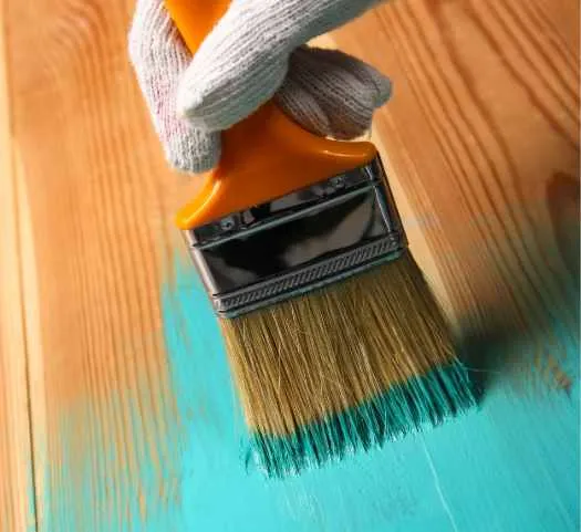 Verniciatura di legno e metallo